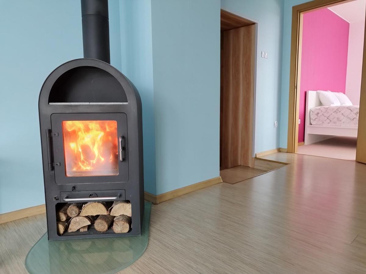 Spacious & Cozy Apartment With Forest View Zapyskis Buitenkant foto