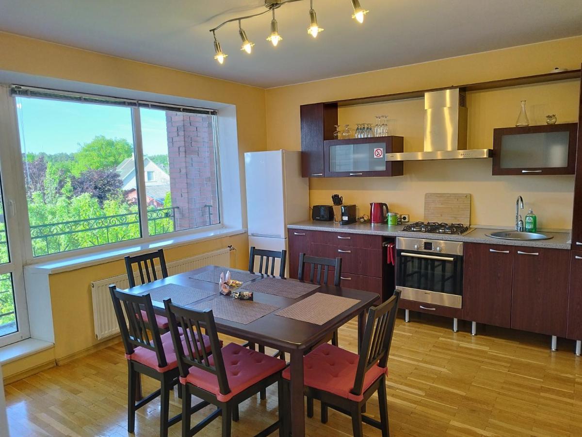 Spacious & Cozy Apartment With Forest View Zapyskis Buitenkant foto